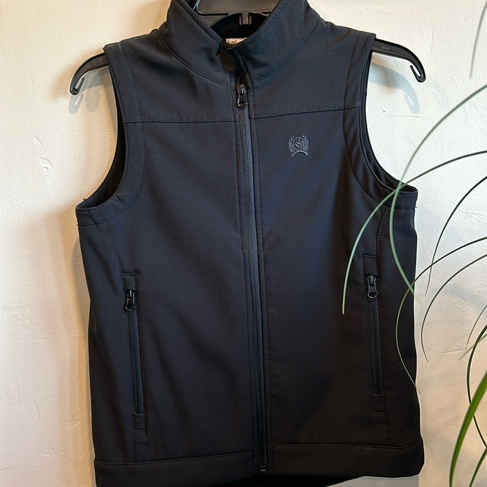Cinch vest black.  Boys size medium/10.  Perfect condition